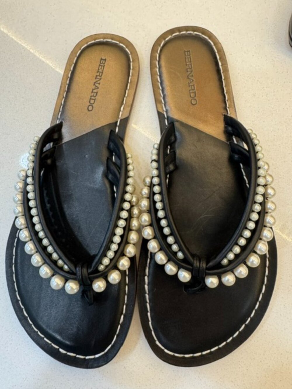 New Bernando "Miami Pearl" Black Leather thong sandals sz 11 with pearl straps